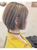グレージュハイライトでみみかけボブ