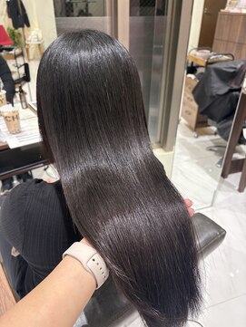 広がりやうねりが気になる方に/髪質改善縮毛矯正