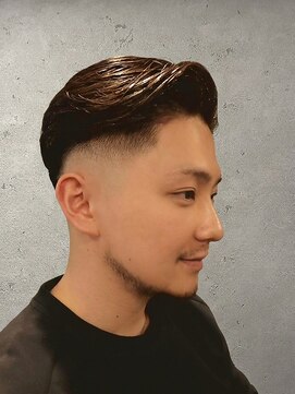 ワンワンオー バーバーショップ 長浜店(@110 BARBER SHOP) サイドパート・スキンフェード
