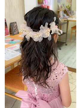 トウキョウヨシつね 御幸ヶ原店(TOKYO Yoshi) 発表会ヘアアレンジ