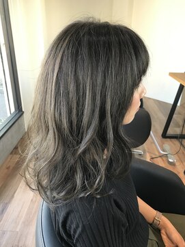 ノア(noa.) 透け感ハイライトグレージュ♪