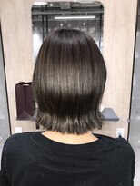 ルポシノエル(rupo si Noel) オリーブグレー×くびれ切りっぱなしボブ