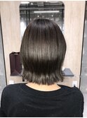 オリーブグレー×くびれ切りっぱなしボブ