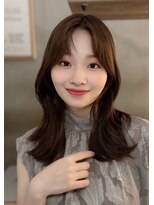 メゾンドムニ 恵比寿(Maison de MUNi)&nbsp;韓国風巻き外ハネくびれレイヤー前髪無しセンターパート