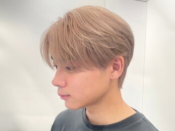 サンクプロジェクト(cinq PROJECT)の写真/《人気上昇中のメンズハイトーンカラー》韓国風のカットデザインとミルクティーベージュが相性抜群◎[原宿]
