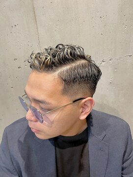 ラグシス ザ バックルーム(LUXIS THE BACK ROOM) 七三スキンフェード【立川/メンズ】