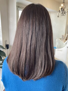 アミュレ(Amule) 艶髪ストレート重めミディアム大人のミルクティーグレージュ