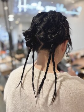 ヘアーブレイス(hair brace) アシメなシニヨンヘアセット