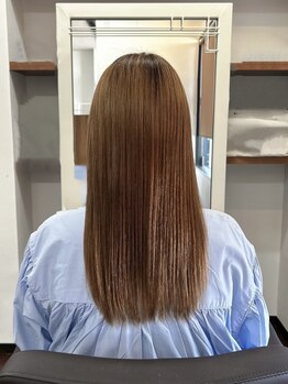 ブローチ(Brooch)の写真/よりしなやかな手触りが叶う《髪質改善》が大人気!毛先まで艶やかで思わず触れたくなる美髪へ…