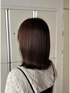 ディシェーレローブ(die Schere Lob) ぱつっとロブ×艶カラー