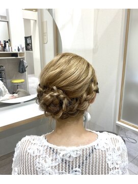 アストレアバイニケ(ASTRAEA by nike) サイドシニヨン