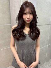 アケミ(akemi)&nbsp;柔らか質感の小顔レイヤーロング