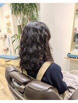 ももいろかぶとむし&nbsp;【個性が光る】カジュアル過ぎないふんわりウェーブパーマ