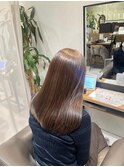 ツヤ感たっぷりベージュカラー
