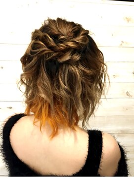 ヘアメイク エンカレッジ(HAIR MAKE encourage) ハーフアップツイスト捻りウェーブ巻き