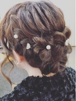 ヘアーステージブルーム(HAIR STAGE BLOOM)の写真/【結婚式会場から徒歩圏内の好立地!!】崩れにくいので大人気♪お得なクーポンもございます！