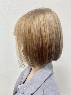 ララ(LALA) *ホワイトブロンド 切りっぱなしボブ*