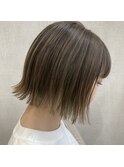 王道のベージュカラーにうっすらポイントカラーを