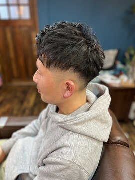 クレイジーバーバー(CRAZY BARBER) ツーブロックアップバング