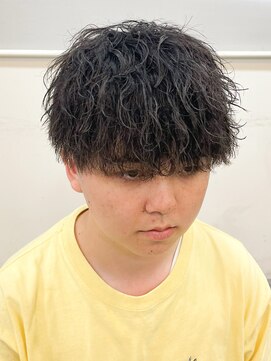 バース バイ ハピネス(BIRTH by happiness) 縦落ちツイストスパイラルパーマ　刈り上げマッシュメンズカット