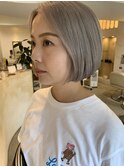 乾かすだけでまとまる大人ミニボブハイトーンシルバーアッシュ