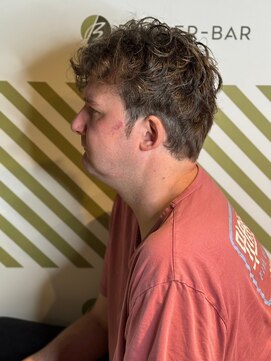 バーバーバー アカバネ(BARBER-BAR AKABANE) バーバーが作るくせ毛を生かした毛流れヘア/外国人#2