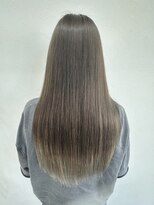 アン アオヤマ(Ann AOYAMA)&nbsp;赤みをおさえた、くすみ感のある透明カラー。