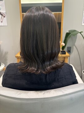 オリーブベージュ