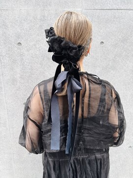 ケンジ 横浜(KENJE) ローポニーアレンジ/アレンジ/リボン/結婚式/二次会