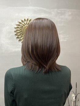 チェリエ(Celler)の写真/気になる白髪ぼかしもお任せ下さい♪髪・地肌に優しい薬剤使用でダメージレスにキレイが叶うグレイカラー☆