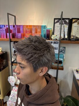 ローグ(Logue) スパイキーショート×グレーアッシュカラー