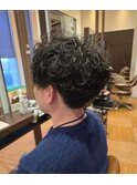 【くせ毛風】ツイストシャドーパーマで作る束感メンズマッシュ