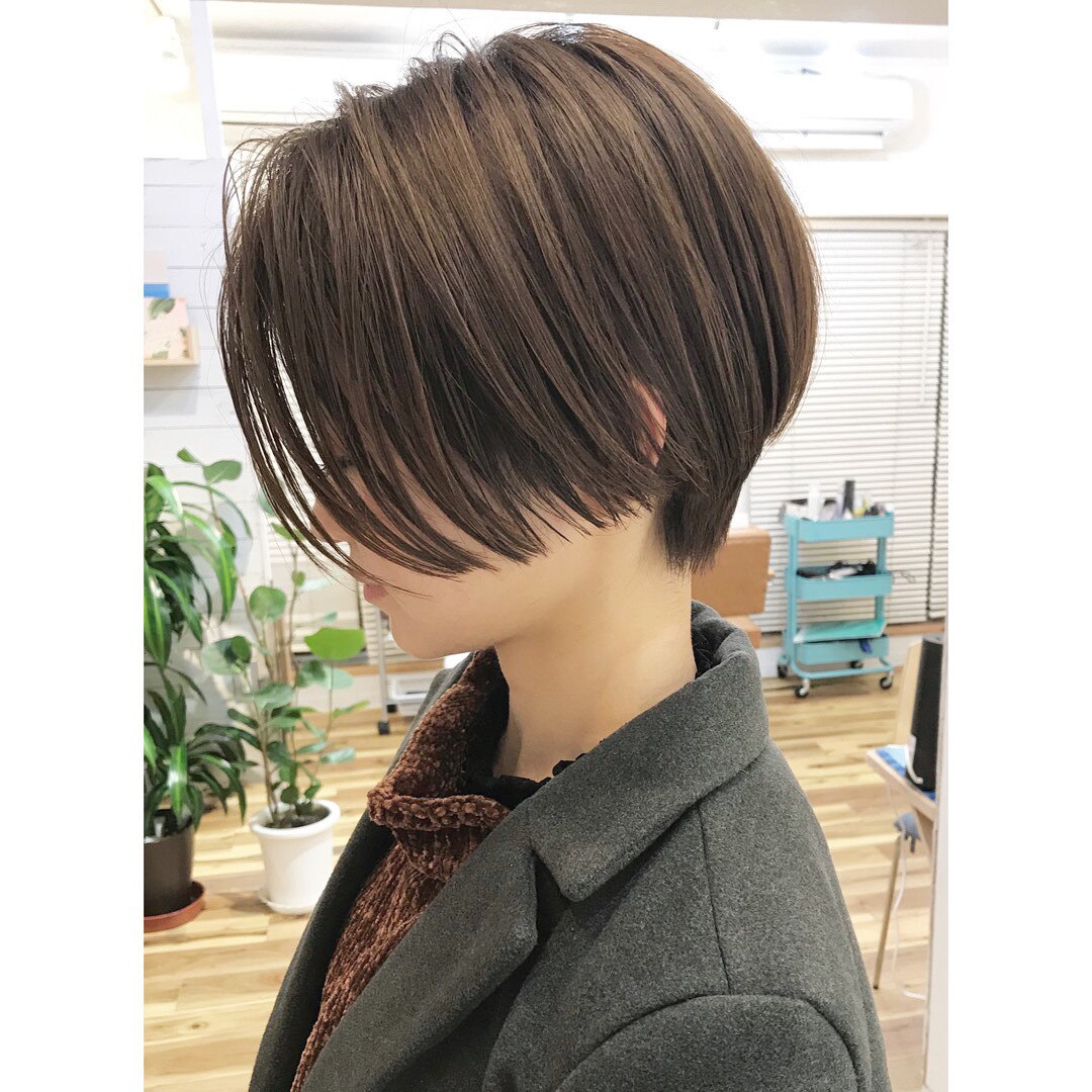 ZURI ハンサムコート ブラウン NEEDTHIRDタートルショートニットTOPS[品番：MKSW0026369]｜GYDA