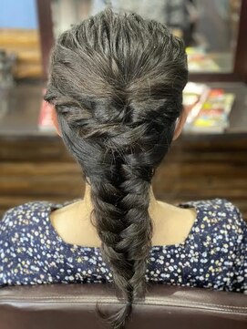 キャトル ヘアデザイン(quatre HAIR DESIGN) パーティアレンジ編み下ろし♪