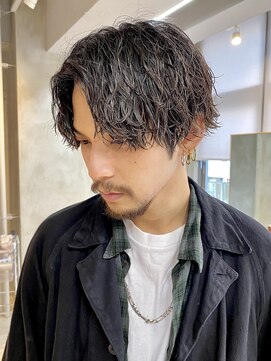 エリマ 調布(elima) 波巻きパーマ スパイラル ツイスト メンズ センターパート 調布