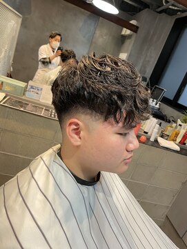 宮崎理容院 オークス店 【メンズ】スペインカール×フェードスタイル
