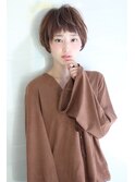斜めバングショートヘア