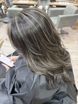 ジゼル(gisele) 白髪ぼかしハイライト