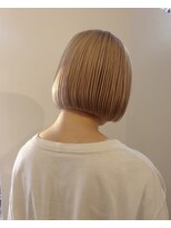 ゾーイダイミョウ(ZOEY daimyo)&nbsp;柔らかいハイトーンベージュに丸みボブ