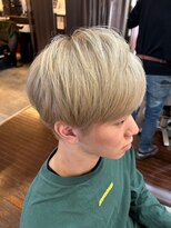 美容室 メザミー MESAMIES ホワイトブロンドビジネスカジュアル20代30代ハイトーンブリーチ