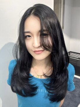 ヴェイン 渋谷(vain) グレーアッシュカラーハイレイヤーかきあげスタイル