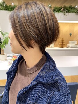 ステアケース 武蔵小杉店(stair:case) 大人ショート/ショートボブ/白髪ぼかしハイライト/武蔵小杉