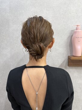 メゾンドムニ 恵比寿(Maison de MUNi) お飾りなしで可愛いゆるふわアップ