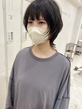 ヘアデザイン ソラ(Sola) 外ハネショートウルフ+厚め前髪+顔まわりレイヤー