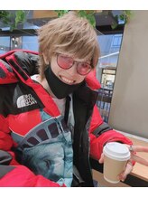 数々の芸能人ヘアメイク経験を積んだ代表がそれぞれの分野のスペシャリストを集めて待望の2号店を出店。