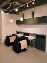 シャンプーフロアは日頃の疲れを癒していただけるように落ち着いた空間に。