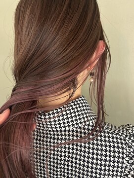 レジーロ (Regilo) ロングヘアー+インナーカラーピンク