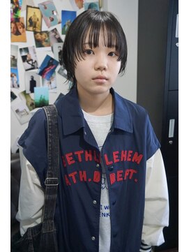 クイン(qin) 黒髪ショートウルフ