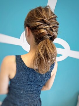 ムーンロータス(Moon Lotus) ふわふわポニーテール