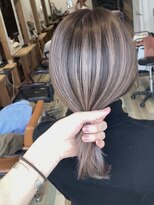 ラグーン(LAGOON)&nbsp;バレイヤージュグレージュハイライトダブルカラーケアブリーチ